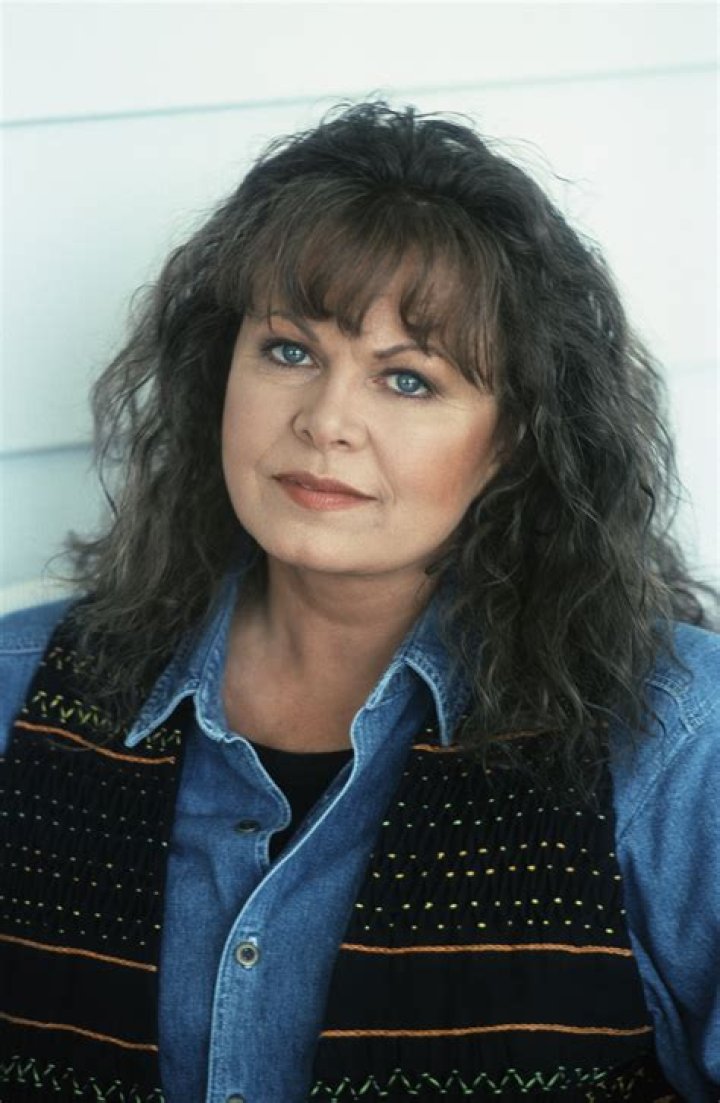 The Early Life And Career Of Sally Struthers: A Look Back At Her Youthful Days